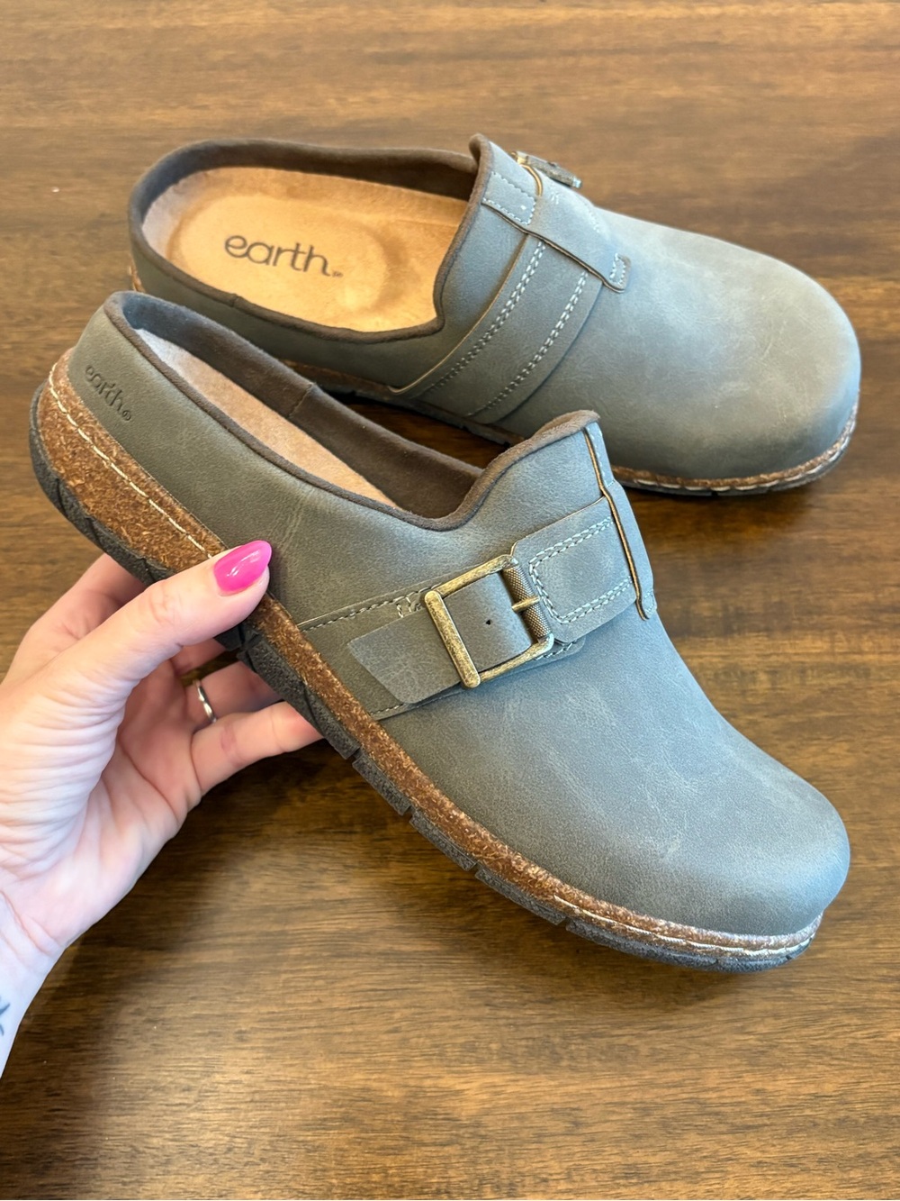 Earth Water-Resistant Clogs - Evelin Style. Like new, size 9.